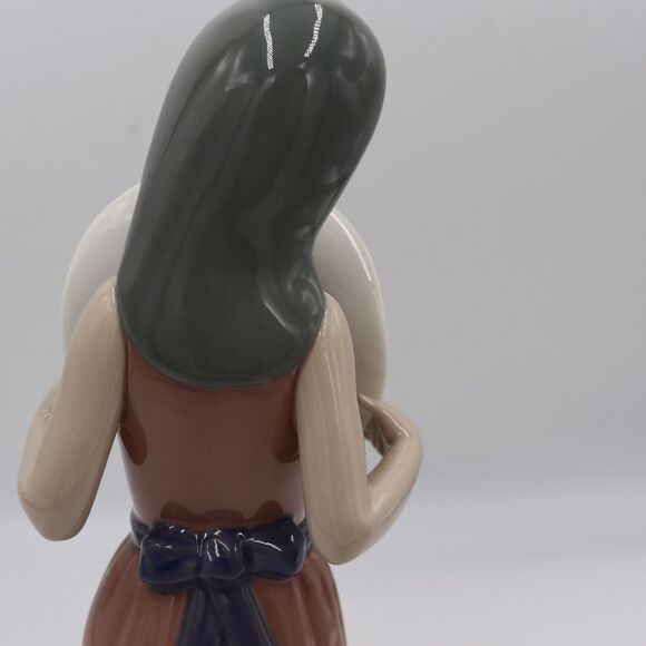 Lladro 5007 Bashful Girl in Pink Dress with Hat Figurine Statuette - Picture 6 of 12